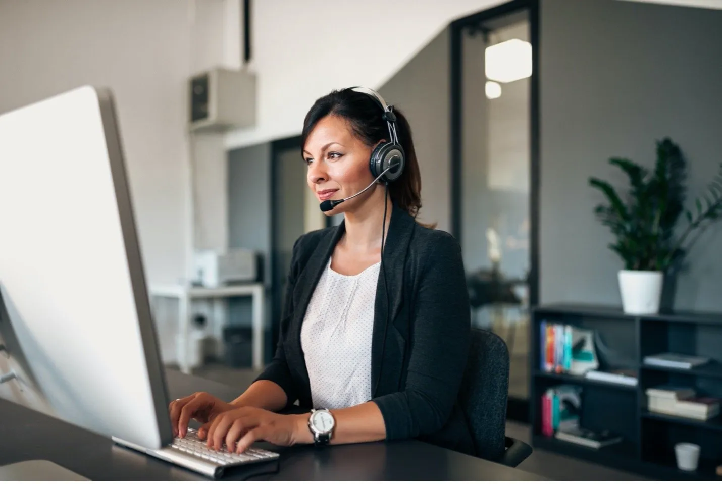 PCS+Woman+in+Office-1920w